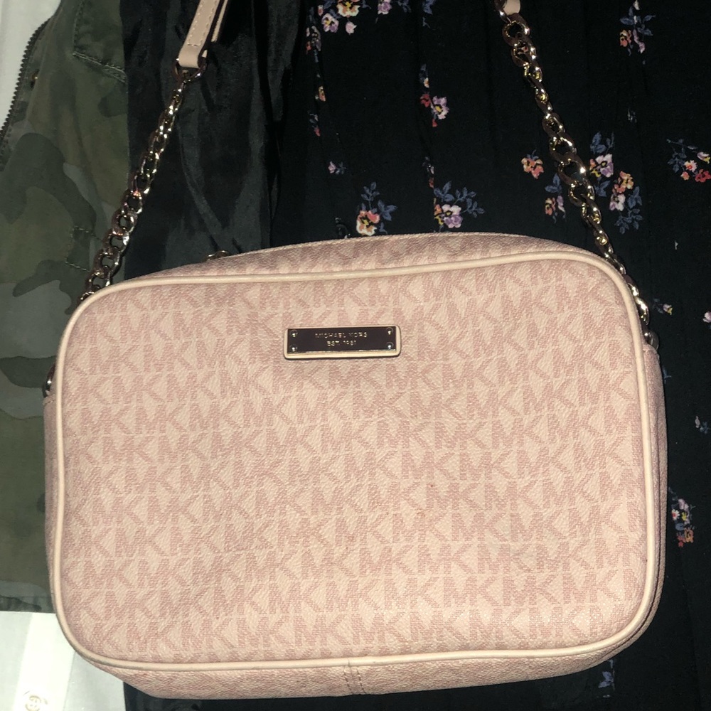 SALE🎊🎉Michael Kors signature jet set LARGE